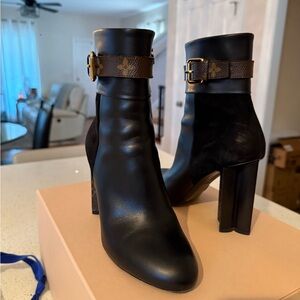 Louis Vuitton Silhouette Ankle Boots
